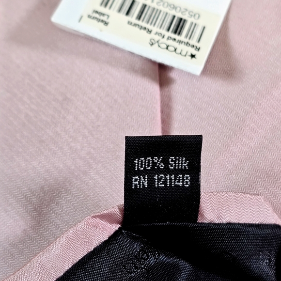 Calvin Klein 💯% Silk Tie - Picture 4 of 6